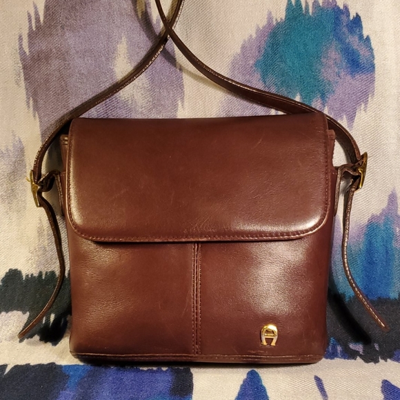 Etienne Aigner Handbags - 🔥DLTING SOON🔥 VTG Etienne Aigner crossbody bag
